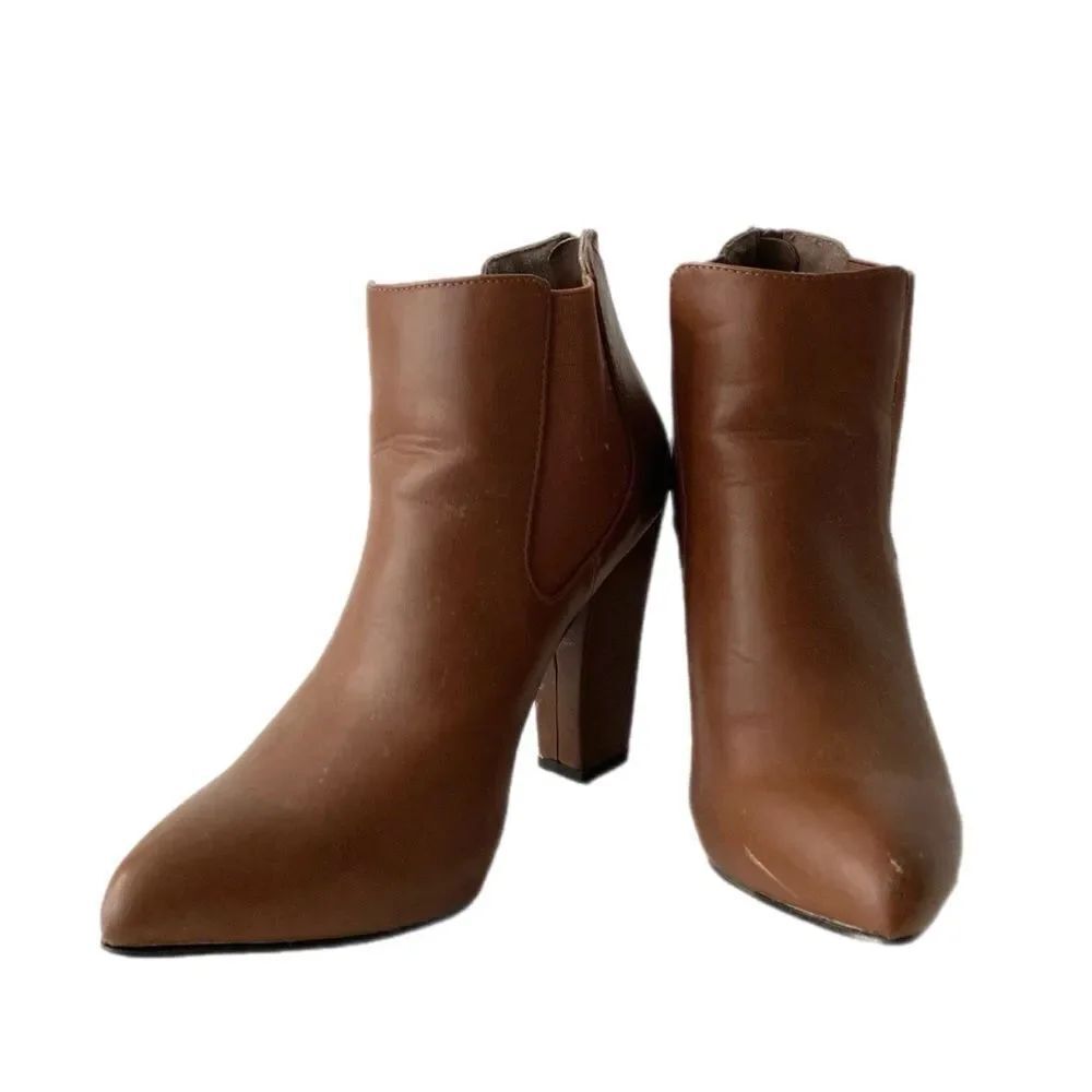 Brochelle Brown Ankle Boots in Size 8